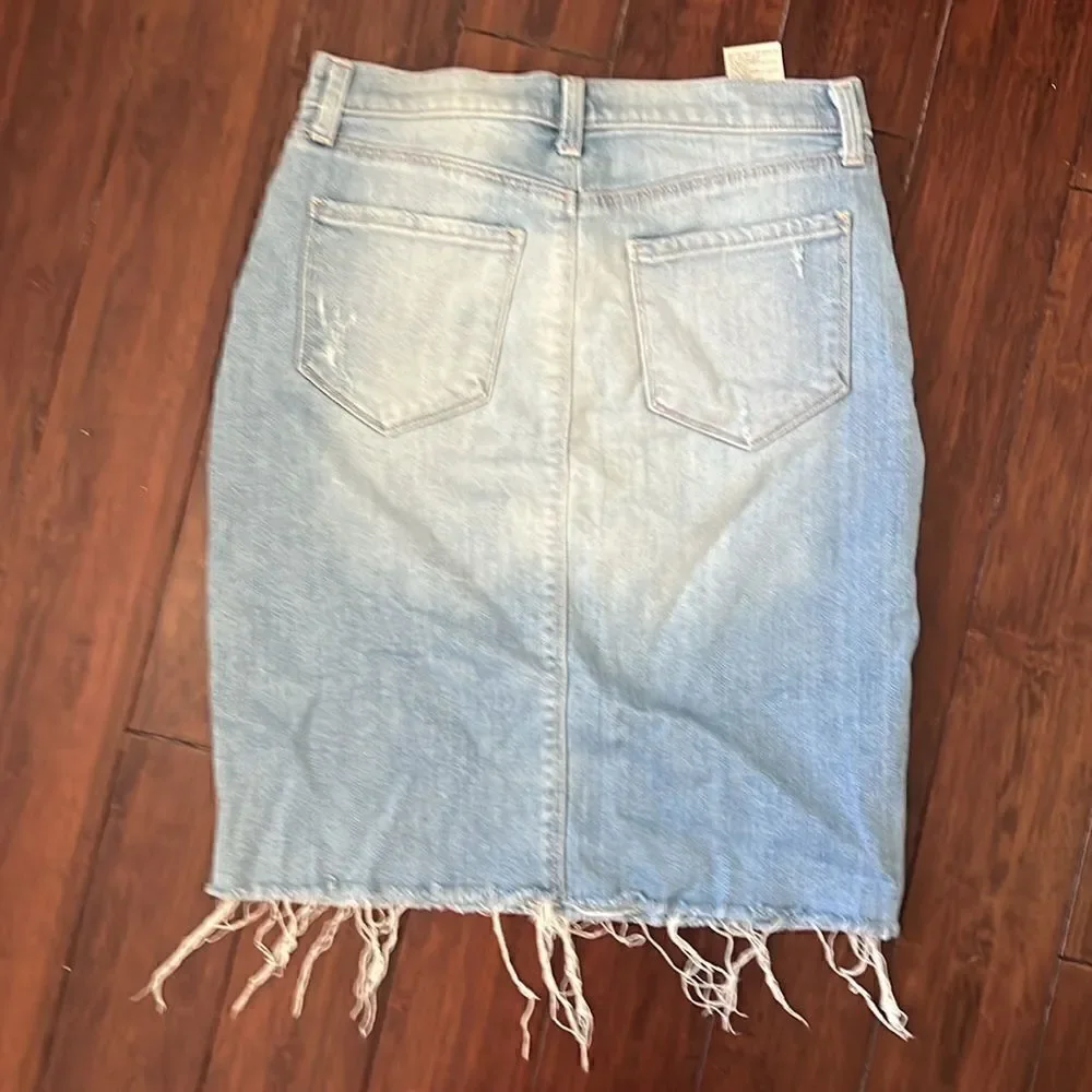 LAGENCE Jean Skirt - Like New - Light Wash - Size 26 - Knee Length Skirt